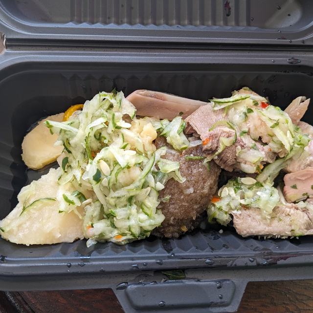 Takeaway box with meat and slaw